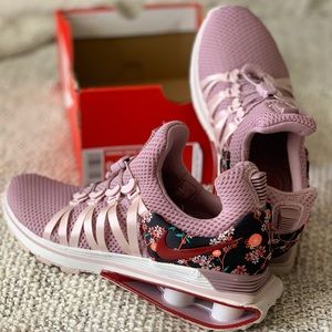 nike shox gravity elemental rose